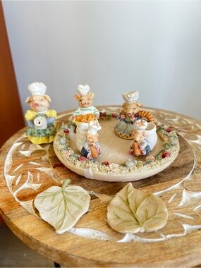 3 little Pigs Hand-Painted Pig Chef Decorative Serving Plate - Yellow Accents